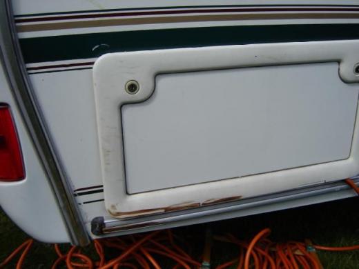 Telegraph pole 1, Caravan 0